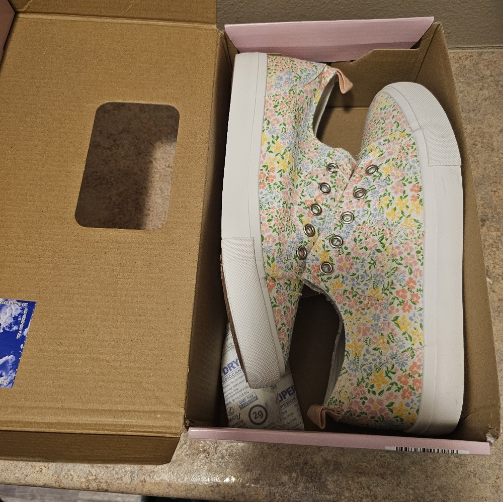 Ladies canvas sneakers - ready to ship